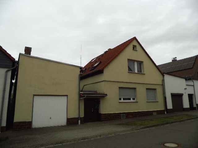 Einfamilienhaus mit Garage in Klostermansfeld zu verkaufen